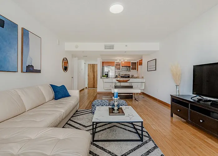 Lovely Condo With City & Ocean Views. Sleep Up To 6 People!