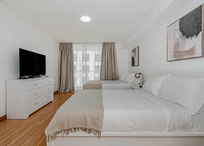 Lovely Condo With City & Ocean Views. Sleep Up To 6 People!
