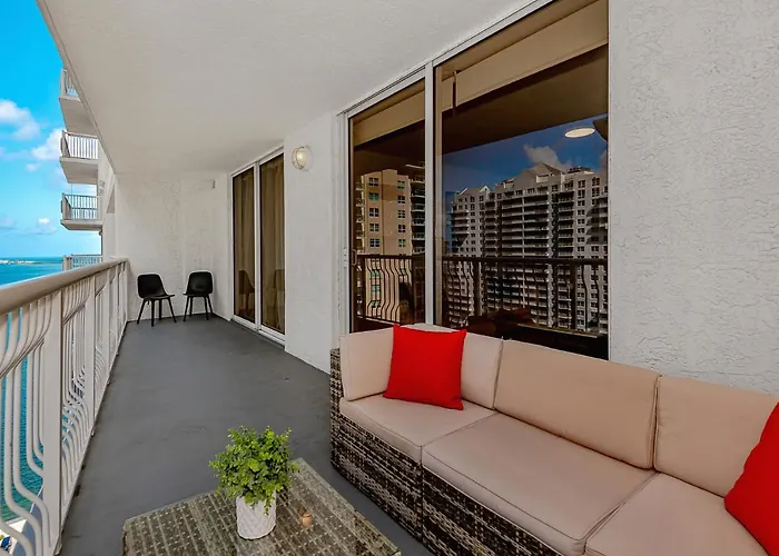 Lovely Condo With City & Ocean Views. Sleep Up To 6 People!