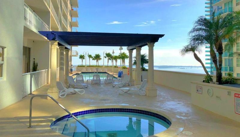 Lovely With & Ocean Views. Sleep Up To 6 People! Apartamento