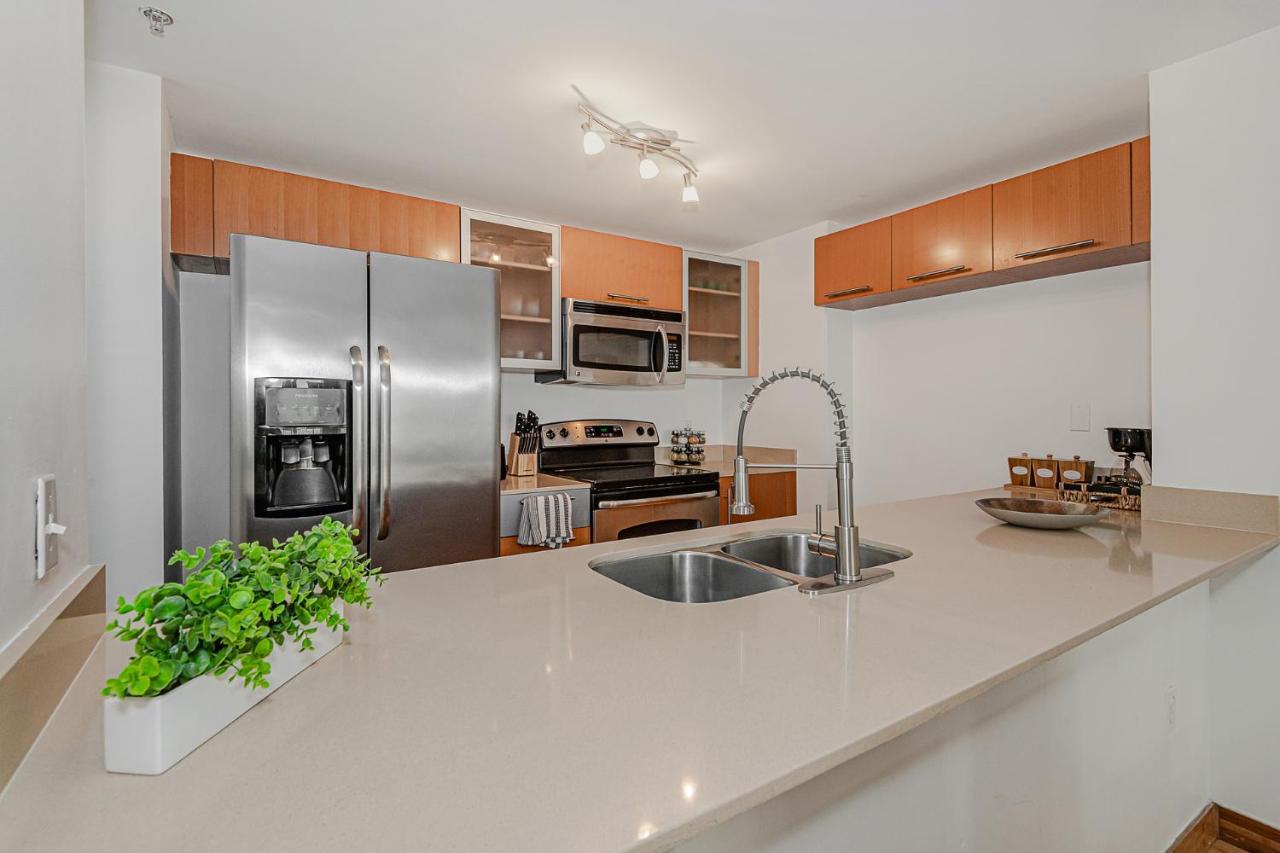 Apartamento Lovely With & Ocean Views. Sleep Up To 6 People!