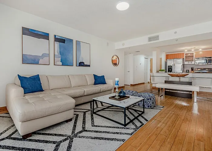 Lovely Condo With City & Ocean Views. Sleep Up To 6 People!